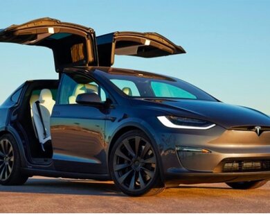 Tesla kiếm lời nhiều hơn hai đối thủ cộng lại